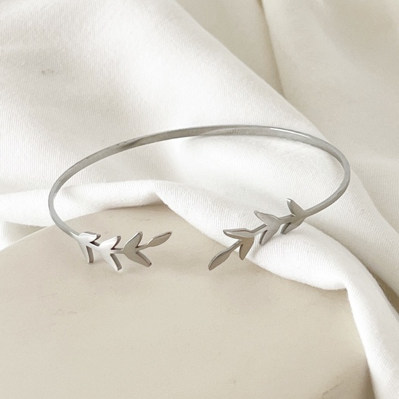 Bookish Box Greater Jungle Inspired Bangle Leaf Silver Woodland - Picture 1 of 2